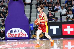 kaiyun-打开局面！队长杨力维替补14中5拿11分送8助攻 正负值+19