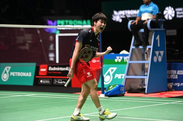 开云官网-陈雨菲赢下新老奥运冠军之争 国羽女单男双剩独苗